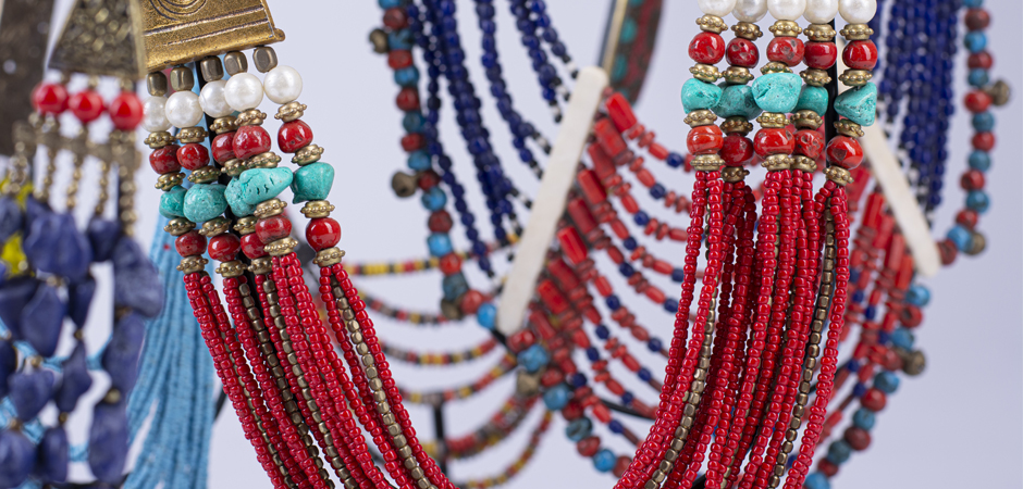 Ожерелье на подставке NECKLACE RED AND BRASS Ожерелье на подставке NECKLACE RED AND BRASS - Loft-Concept в Брянске