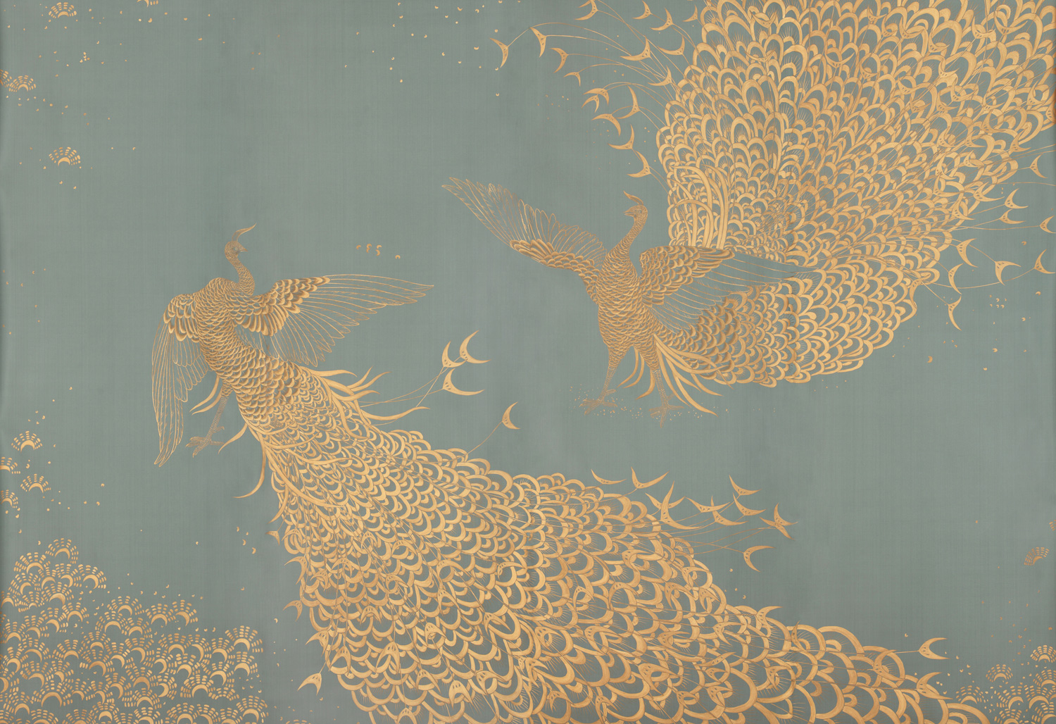Обои ручная роспись в стиле Арт-деко Whistler Peacocks Golden colourway on Blue Grey dyed silk Обои ручная роспись в стиле Арт-деко Whistler Peacocks Golden colourway on Blue Grey dyed silk - постер Loft-Concept в Брянске