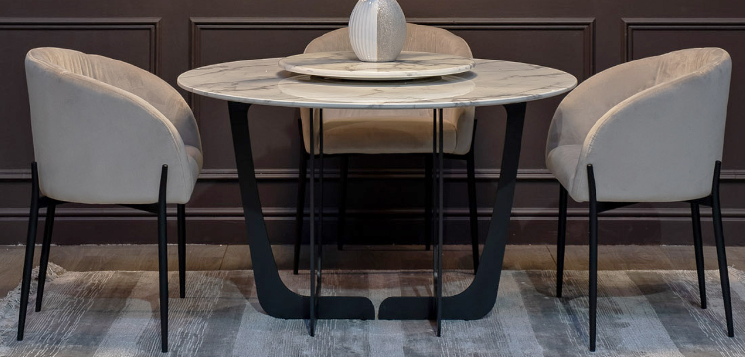 Обеденный стол с крутящимся центром - фото