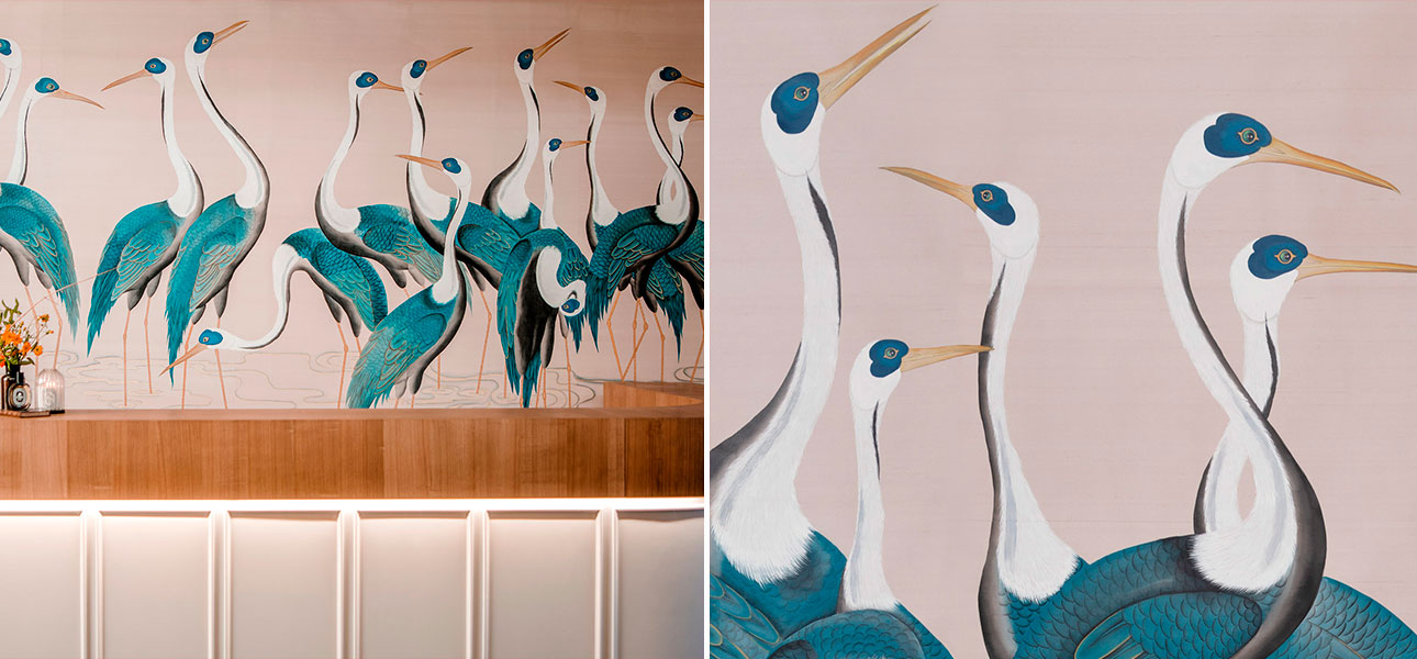 Обои ручная роспись Sarus Cranes Colourway SC-205 on Almost Mauve metallic slub silk - фото