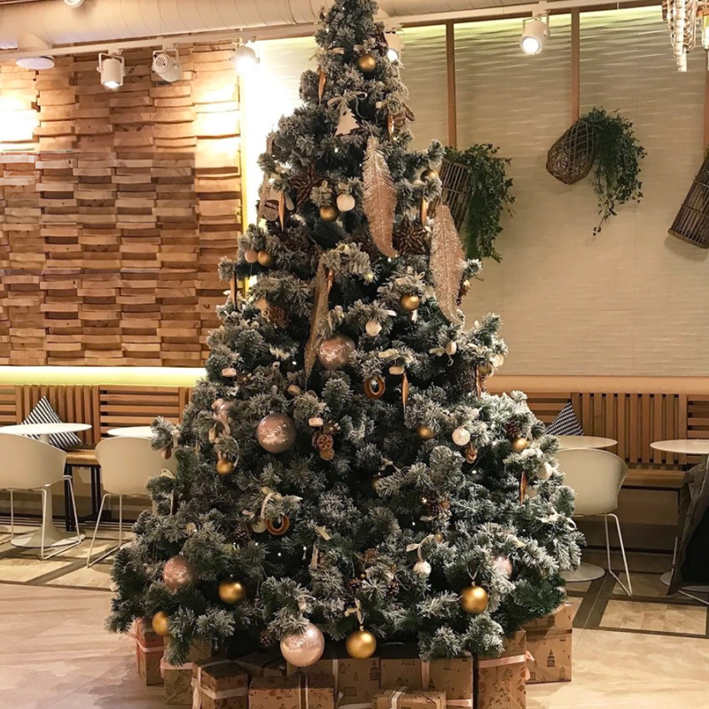 Дизайнерская Елка с Золотым новогодним декором Christmas Tree Golden Feathers Золотой Зеленый Дизайнерская Елка с Золотым новогодним декором Christmas Tree Golden Feathers Золотой Зеленый в Брянске | Loft Concept