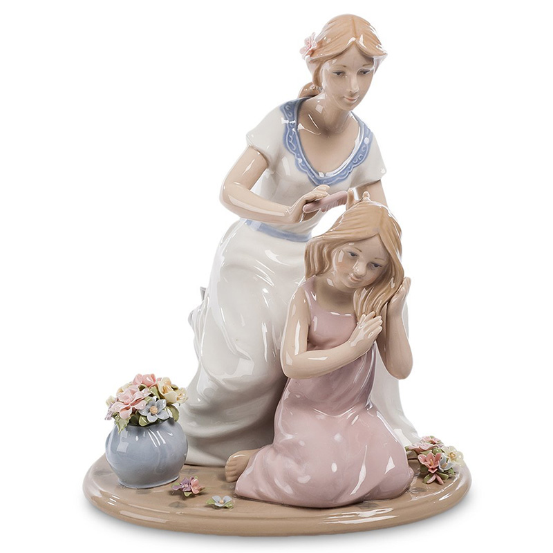 Статуэтка фарфоровая Мама с дочерью Charming Statuette Белый Розовый Серо-голубой Бежевый Статуэтка фарфоровая Мама с дочерью Charming Statuette Белый Розовый Серо-голубой Бежевый в Брянске | Loft Concept
