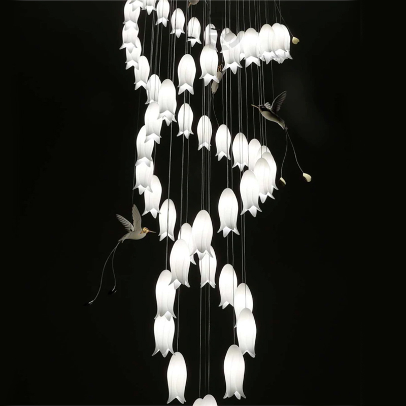 Люстра для Лестницы с птичками Колибри Sagarti Contemporary chandelier ALBA Flowers & Birds Белый Золотой Люстра для Лестницы с птичками Колибри Sagarti Contemporary chandelier ALBA Flowers & Birds Белый Золотой в Брянске | Loft Concept
