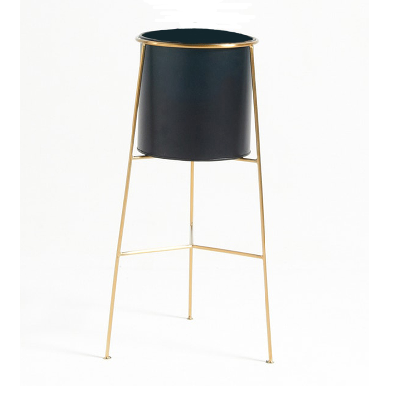 Ваза Vase On A Metal Stand Латунь Черный Ваза Vase On A Metal Stand Латунь Черный в Брянске | Loft Concept