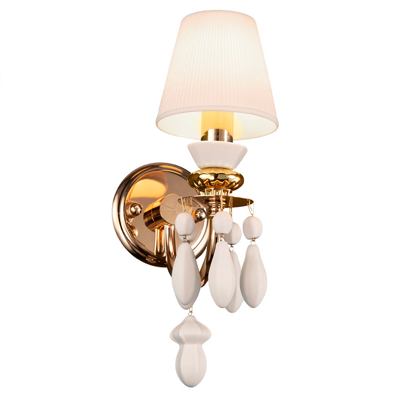 Бра с декором в виде белых подвесок круглой и овальной формы Annette Wall Lamp Золотой Белый Бра с декором в виде белых подвесок круглой и овальной формы Annette Wall Lamp Золотой Белый в Брянске | Loft Concept