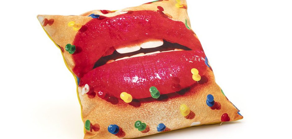 Подушка Seletti Cushion Mouth with pins Design: Toiletpaper Подушка Seletti Cushion Mouth with pins Design: Toiletpaper - Loft-Concept в Брянске