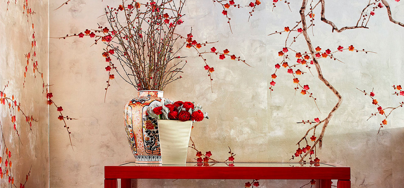 Обои ручная роспись Plum Blossom Original colourway on Tarnished Silver gilded paper with pearlescent antiquing - фото