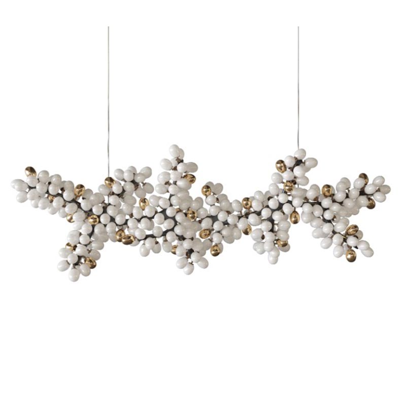 Большая дизайнерская люстра горизонтальная Valiant Chandelier Horizontal Barlas Baylar Бронза Белый Большая дизайнерская люстра горизонтальная Valiant Chandelier Horizontal Barlas Baylar Бронза Белый в Брянске | Loft Concept