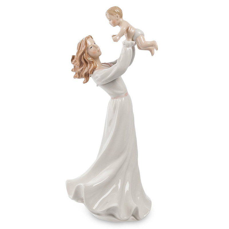 Статуэтка фарфоровая Девушка с ребенком Charming Statuette Белый Бежевый Статуэтка фарфоровая Девушка с ребенком Charming Statuette Белый Бежевый в Брянске | Loft Concept