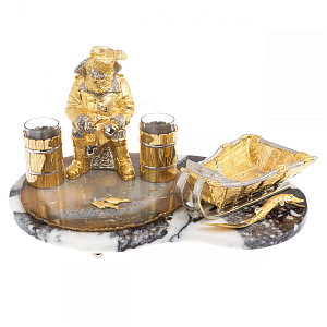 Икорница со стопками с декором "Рыбак с санями" с гравировкой на подставке из натуральных камней Агат Мрамор Decorative Cavair Dishes