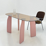 Обеденный стол со стеклянной столешницей и розовыми ножками с тканевой обивкой Wrigley варинант исполнения - 5 | Loft Concept в Брянске