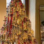 Комплект Новогодней Елки вместе с серебряной мишурой и красными лентами варинант исполнения - 1 | Loft Concept в Брянске