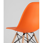 Пластиковый стул на ножках из массива бука Eames Orange варинант исполнения - 3 | Loft Concept в Брянске