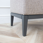 Банкетка из массива бука с бежевой обивкой из рогожки на 4-х ножках черного цвета Fjord варинант исполнения - 4 | Loft Concept в Брянске