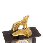 Часы настольные с декором в виде волка из натурального камня Офиокальцит Wolf Stone Clock варинант исполнения - 3 | Loft Concept в Брянске