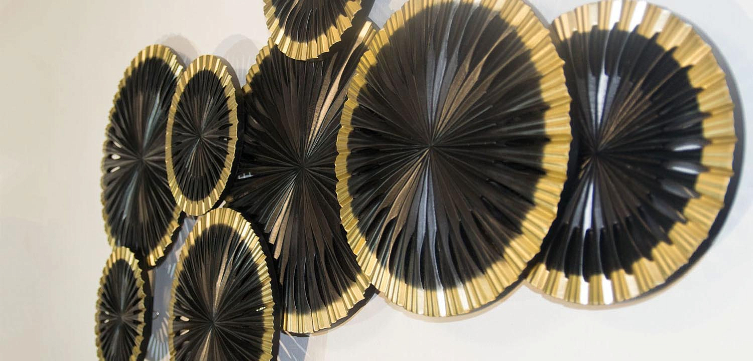 Арт-объект Apollo Black and Gold Wall Plaque Disc gap 8 Арт-объект Apollo Black and Gold Wall Plaque Disc gap 8 - Loft-Concept в Брянске