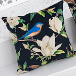 Декоративная подушка чёрная с изображением птицы в саду Blooming Blue Birds варинант исполнения - 2 | Loft Concept в Брянске