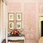 Обои ручная роспись Jharokha Arches Original colourway on pink painted Xuan paper варинант исполнения - 1 | Loft Concept в Брянске