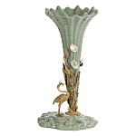 Ваза зеленая фарфоровая с волнистым краем с бронзовой фигуркой журавля Eden Garden  варинант исполнения - 1 | Loft Concept в Брянске