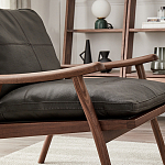 Кресло c каркасом из массива дерева и мягкой кожаной обивкой Walnut Armchair варинант исполнения - 6 | Loft Concept в Брянске