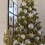 Украшенная Новогодняя Елка с серебряными шарами и звездами варинант исполнения - 1 | Loft Concept в Брянске