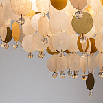 Люстра подвесная с белыми и золотыми круглыми подвесками Диаметр 70 см SHELL Chandelier варинант исполнения - 3 | Loft Concept в Брянске