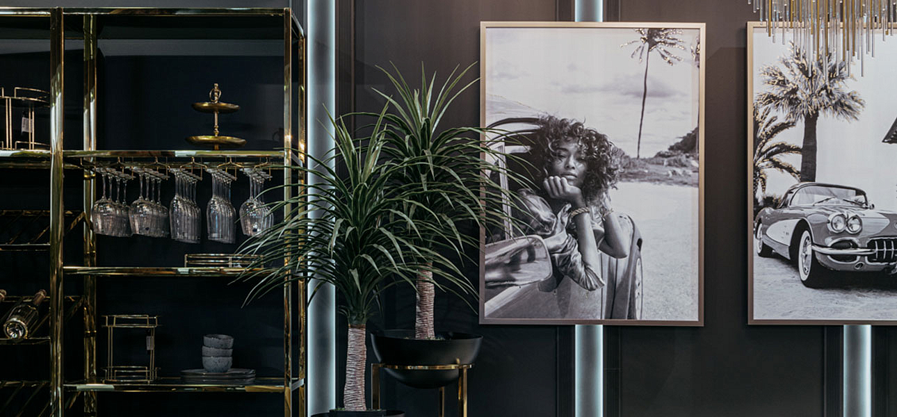 Холст Tropical auto vibe with a girl Холст Tropical auto vibe with a girl - Loft-Concept в Брянске