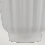 Настольная лампа с белым конусным абажуром и ребристым керамическим основанием Quintiesse варинант исполнения - 6 | Loft Concept в Брянске