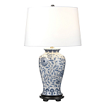 Настольная лампа с керамическим основанием в белом цвете с синим цветочным орнаментом на темной деревянной подставке и тканевым абажуром Elstead Lighting варинант исполнения - 1 | Loft Concept в Брянске