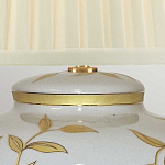 Настольная лампа с фарфоровым основанием бежевого цвета с рисунком и плиссированным абажуром на темной подставке Elstead Lighting варинант исполнения - 8 | Loft Concept в Брянске