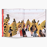 Книга по искусству Yayoi Kusama: I Spend Each Day Embracing Flowers варинант исполнения - 4 | Loft Concept в Брянске
