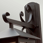 Настенный фонарь черного цвета в форме фонаря с решетчатым плафоном и фактурным стеклом Elstead Lighting варинант исполнения - 2 | Loft Concept в Брянске