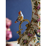 Ваза белого цвета из фарфора с цветочным рисунком и бронзовыми ручками с фигурками птиц Eden Garden porcelain and bronze варинант исполнения - 1 | Loft Concept в Брянске