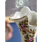 Ваза белого цвета из фарфора с цветочным рисунком и бронзовыми ручками с фигурками птиц Eden Garden porcelain and bronze варинант исполнения - 5 | Loft Concept в Брянске