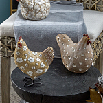 Статуэтка курица с резными белыми цветами на бежевой фактурной поверхности Rustic Chicken варинант исполнения - 4 | Loft Concept в Брянске