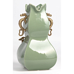 Ваза зеленого цвета из фарфора с бронзовыми ручками в виде драконов и рельефным цветочным декором Eden Garden porcelain and bronze варинант исполнения - 4 | Loft Concept в Брянске