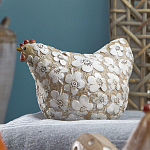 Статуэтка курица с резными белыми цветами на бежевой фактурной поверхности Rustic Chicken варинант исполнения - 3 | Loft Concept в Брянске