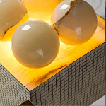 Настольная лампа с основанием из 24 выточенных сферических камней Through Stone варинант исполнения - 5 | Loft Concept в Брянске