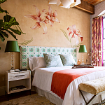 Обои ручная роспись Lilium Special Colourway on yellow painted silk варинант исполнения - 1 | Loft Concept в Брянске