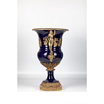 Ваза темно-синего цвета из фарфора с бронзовыми ручками в виде фигур Eden Garden porcelain and bronze варинант исполнения - 2 | Loft Concept в Брянске