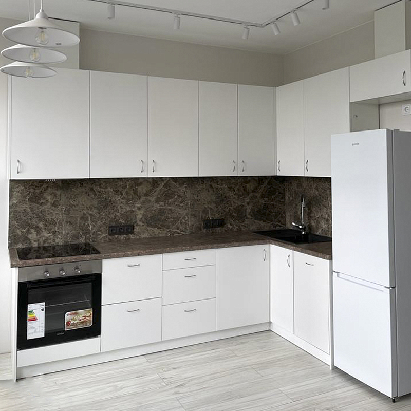 Угловой кухонный гарнитур белый и столешница под мрамор Gene Kitchen Set Белый Коричневый Угловой кухонный гарнитур белый и столешница под мрамор Gene Kitchen Set Белый Коричневый в Брянске | Loft Concept