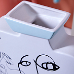 Ваза плоская белая с абстрактными черными линиями в форме лиц Faces of Imagination варинант исполнения - 6 | Loft Concept в Брянске