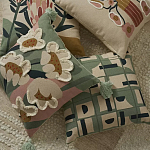 Подушка декоративная зеленого цвета с геометрическим рисунком Divine Abstractions варинант исполнения - 8 | Loft Concept в Брянске