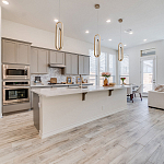 Подвесной светильник золотого цвета с двумя вытянутыми овальными рамками в форме скрепки Eurofase варинант исполнения - 7 | Loft Concept в Брянске