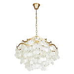 Люстра подвесная с белыми перламутровыми подвесками и изогнутыми золотистыми элементами Диаметр 60 см SHELL Chandelier варинант исполнения - 1 | Loft Concept в Брянске