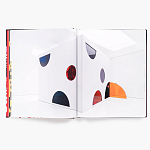 Книга по искусству Yayoi Kusama: I Spend Each Day Embracing Flowers варинант исполнения - 5 | Loft Concept в Брянске