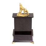 Часы настольные с декором в виде волка из натурального камня Офиокальцит Wolf Stone Clock варинант исполнения - 4 | Loft Concept в Брянске