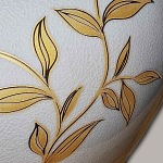 Настольная лампа с фарфоровым основанием бежевого цвета с рисунком и плиссированным абажуром на темной подставке Elstead Lighting варинант исполнения - 9 | Loft Concept в Брянске