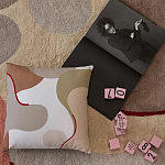 Подушка декоративная хлопковая бежевого цвета с абстрактным принтом Elysian Flow Sand варинант исполнения - 5 | Loft Concept в Брянске