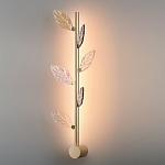 Бра с золотистой вертикальной трубкой и декоративными прозрачными листьями из стекла Sylva  варинант исполнения - 4 | Loft Concept в Брянске